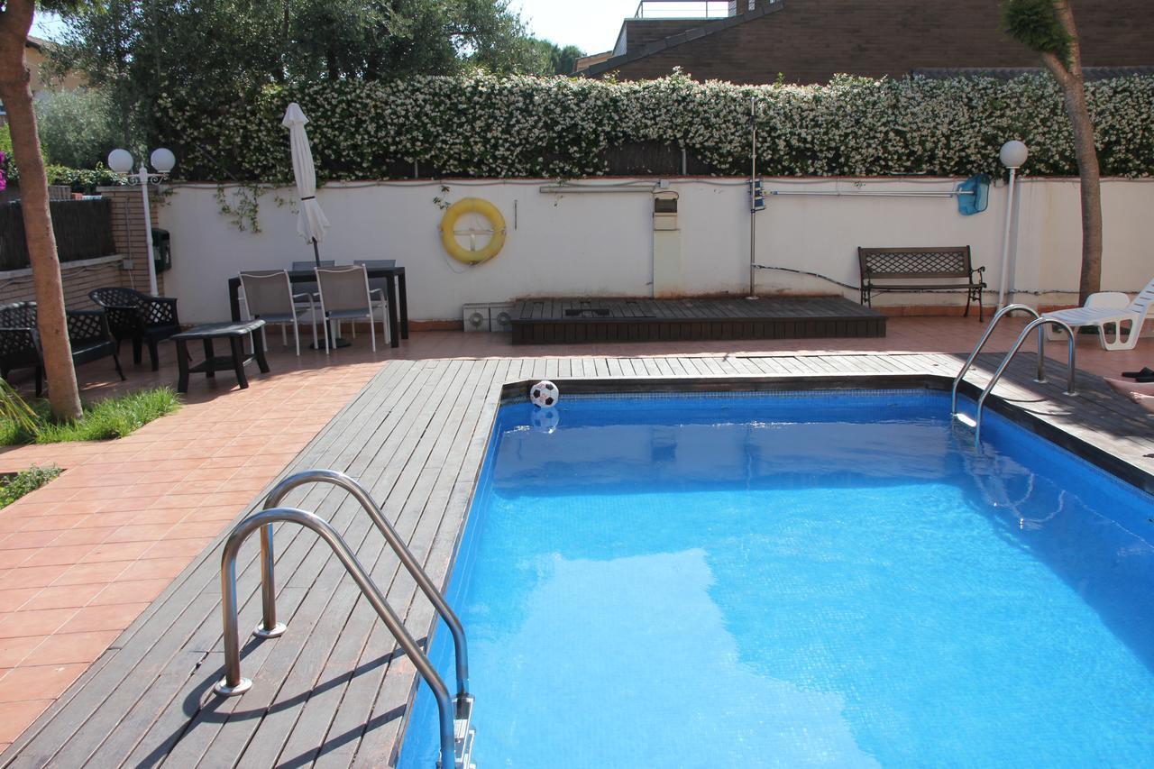 Apartamentos Caru Castelldefels Ngoại thất bức ảnh